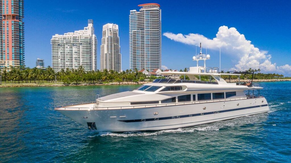 110‘ Horizon with Jacuzzi and Jet Ski