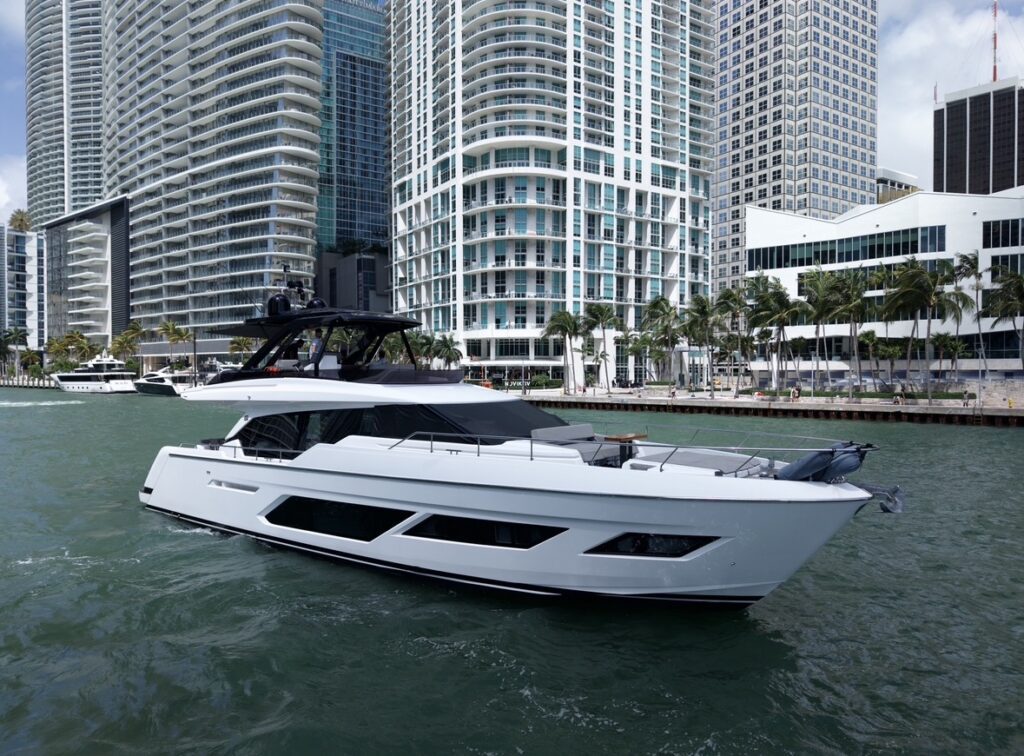 80’ Ferretti Fly