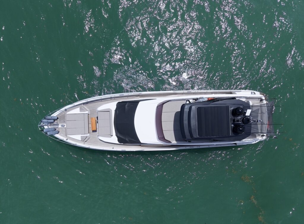80’ Ferretti Fly