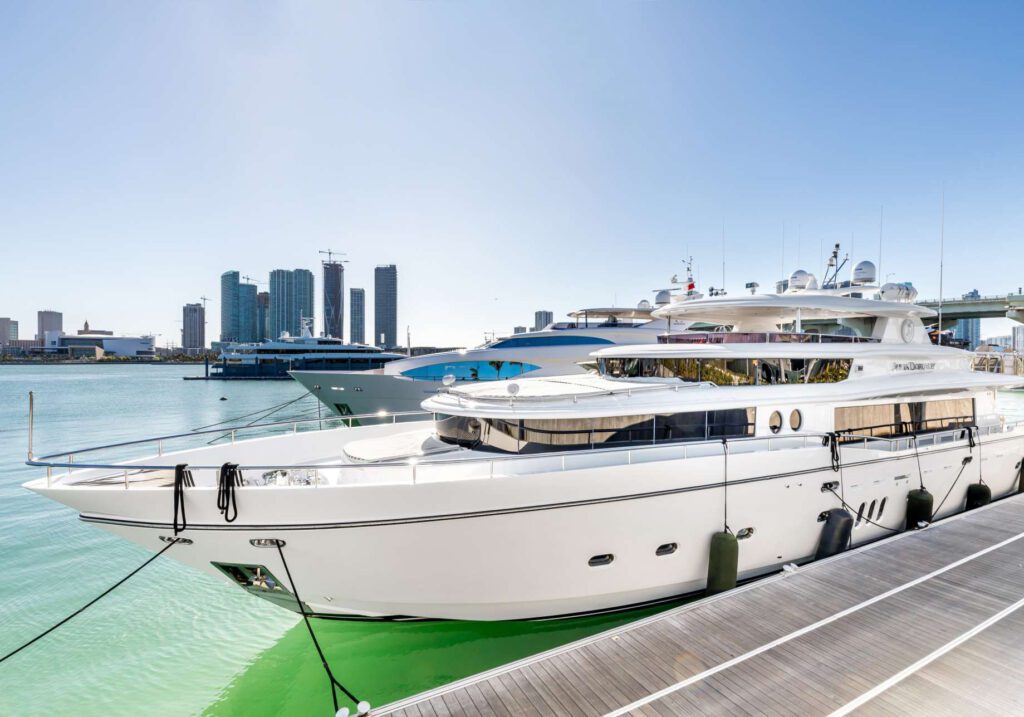 103’ Johnson with Jacuzzi and 2 Jet Skis