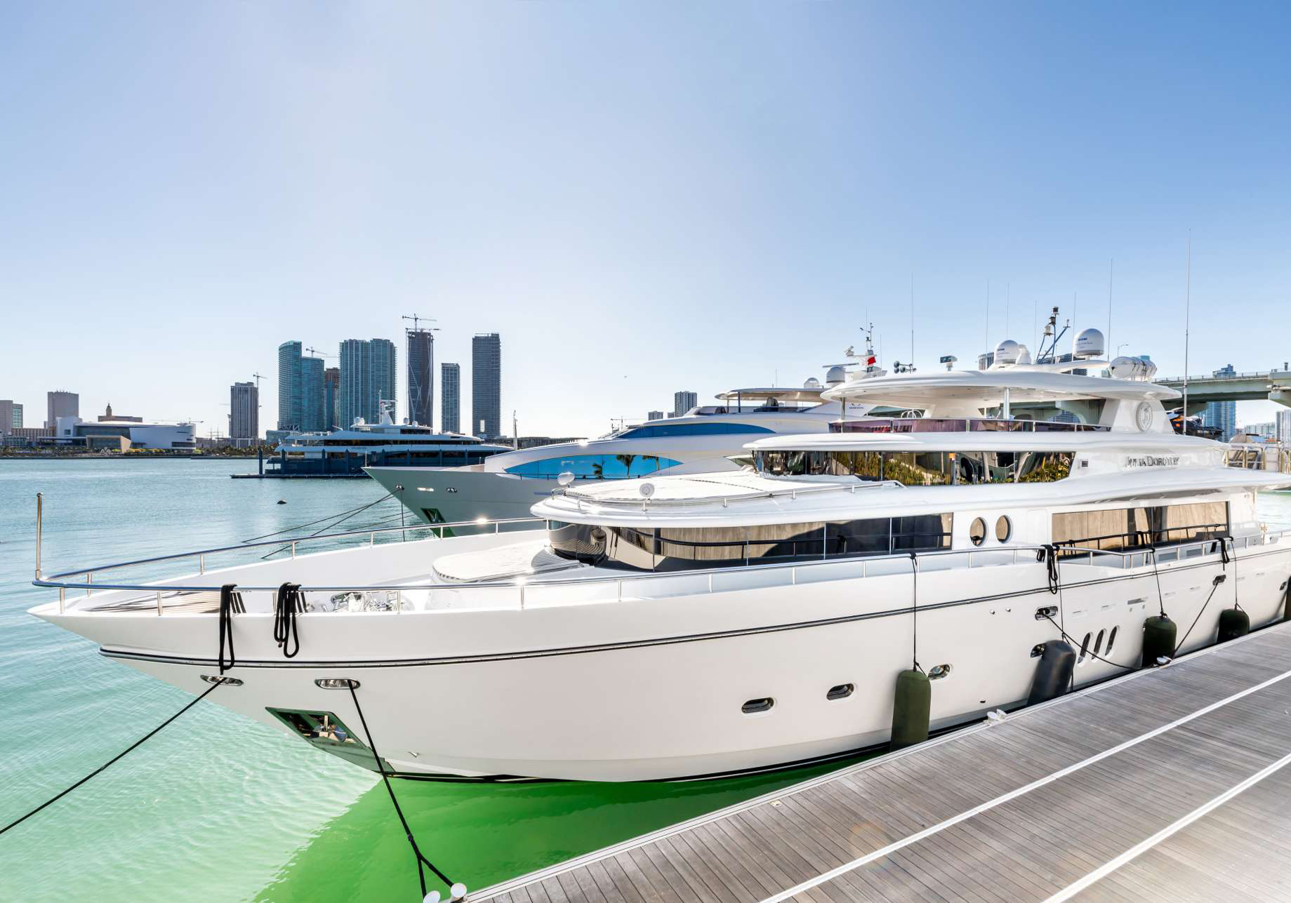 103’ Johnson with Jacuzzi and 2 Jet Skis