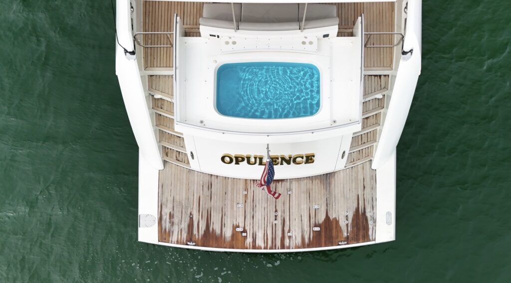 90’ Cheoy Lee with Jacuzzi