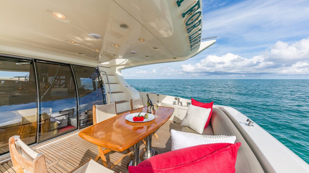 68‘ Azimut Fly With Jet Ski