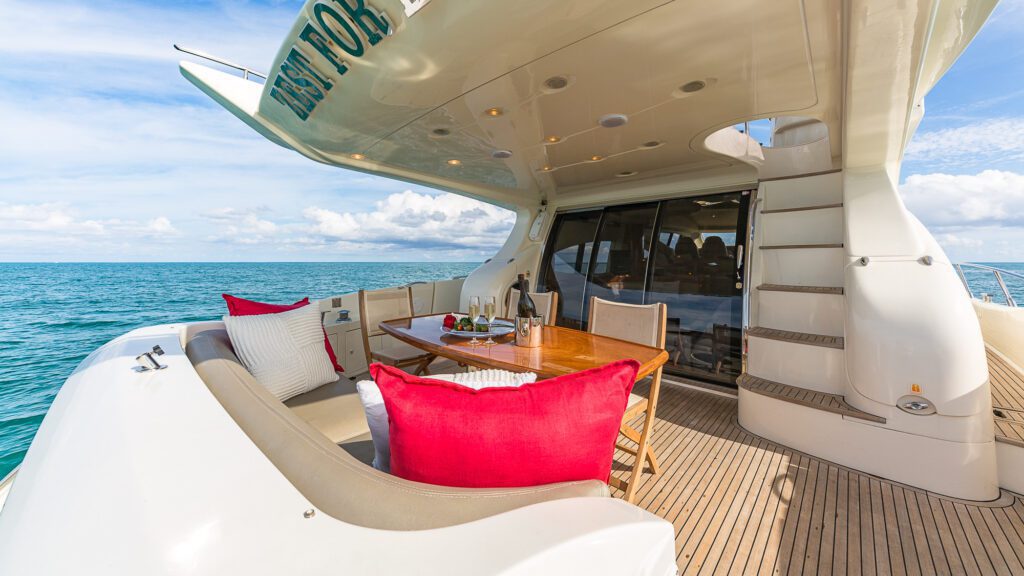 68‘ Azimut Fly With Jet Ski
