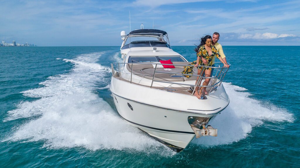 68‘ Azimut Fly With Jet Ski