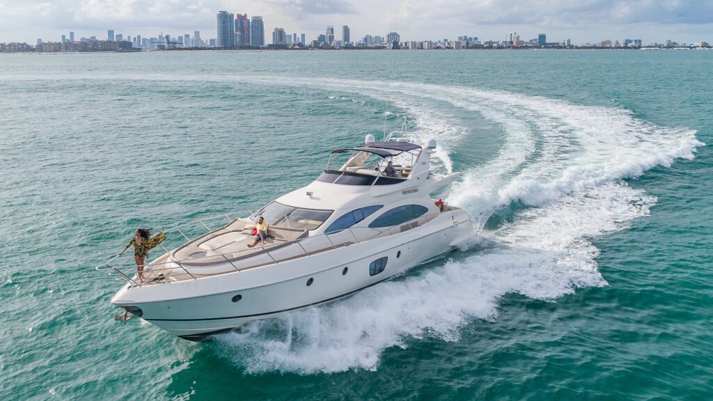 68‘ Azimut Fly With Jet Ski